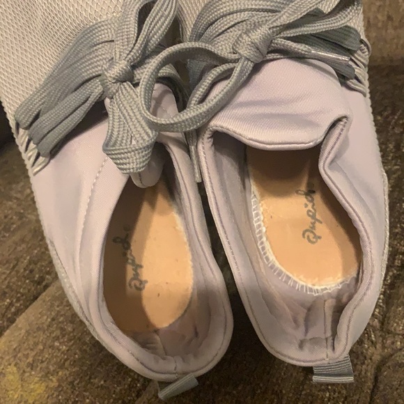 Shoes - Picture 4 of 4